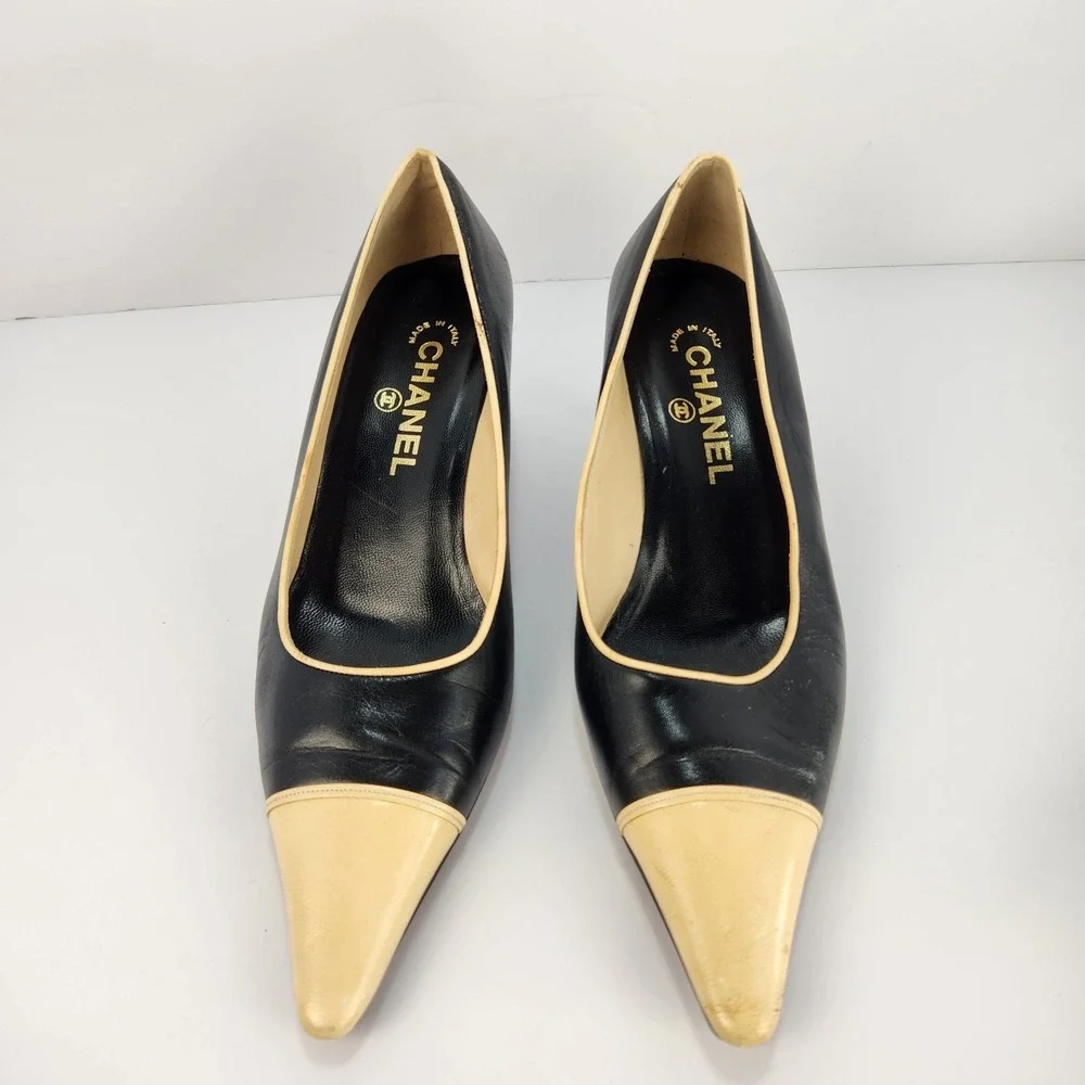 CHANEL Classic Black Beige Cap Toe Leather Pumps Heels Size 37 Made‎ in Italy